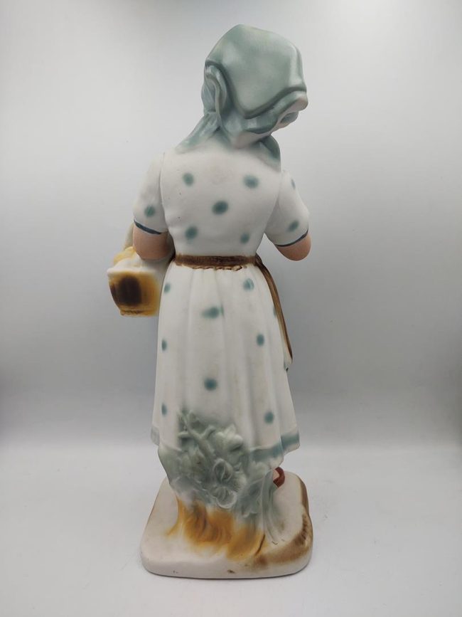 Figurka porcelanowa - kobieta z jabłkami, ARPO Rumunia