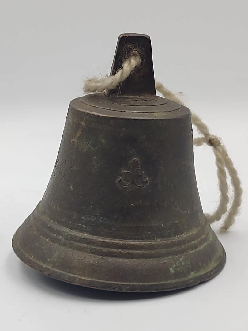 Stary dzwon z brązu - sygnowany