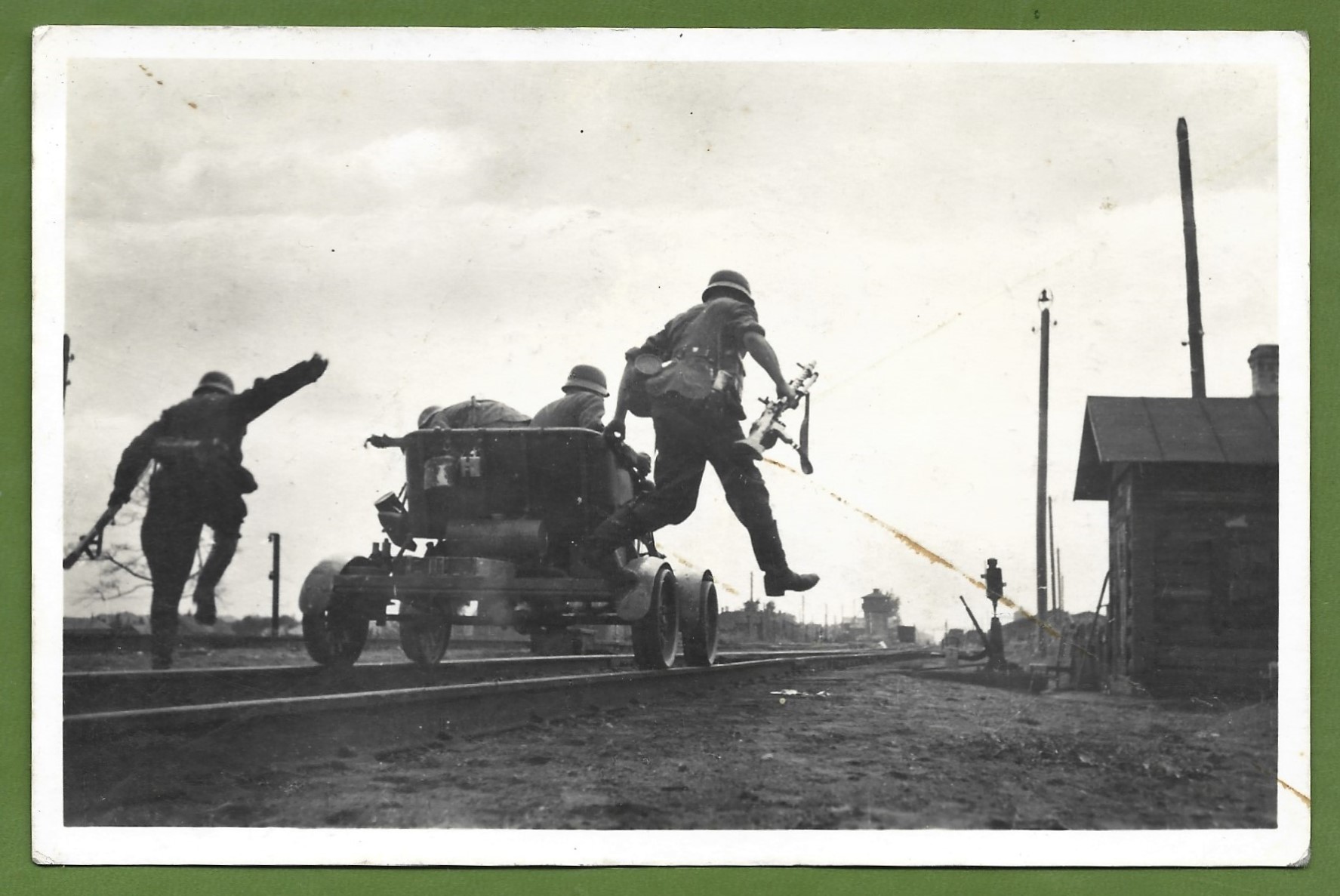 Pocztówka - Feldpost 1944 r. "Eisenbahnpioniere gehen mit der Panzerspitze"