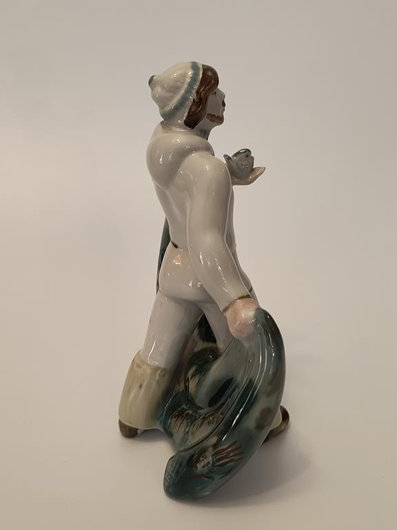 Figurka porcelanowa - rybak, Połonne