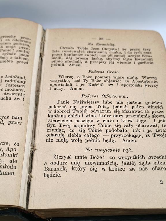 "Kancyonałek katolicki - Śpiewnik kościelny i książeczka modlitewna dla młodzieży