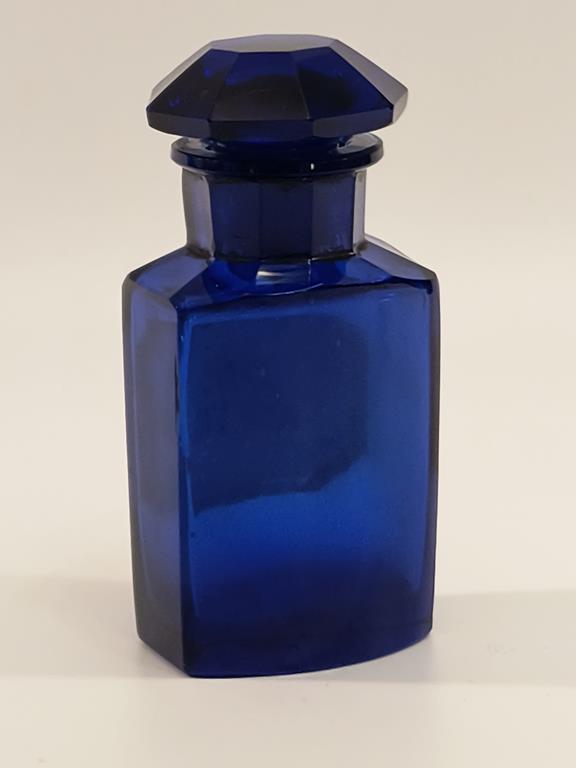 Butelka szklana kobaltowa - pojemnik apteczny, XIX - XX w.