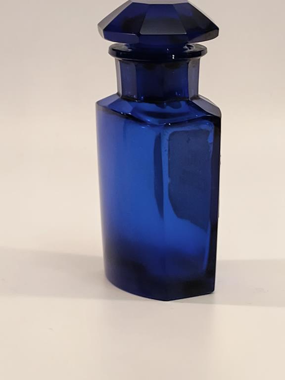 Butelka szklana kobaltowa - pojemnik apteczny, XIX - XX w.