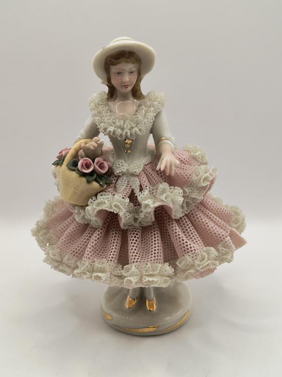 Figurka porcelanowa kobiety - Dresden, Niemcy