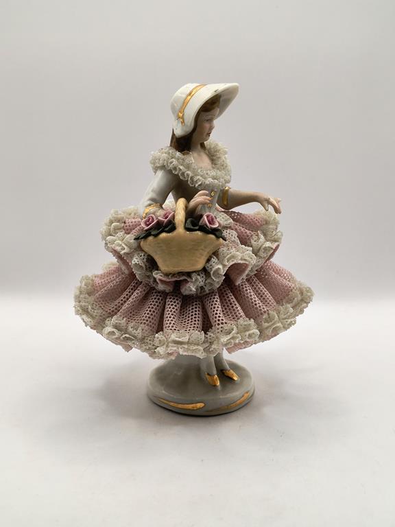 Figurka porcelanowa kobiety - Dresden, Niemcy