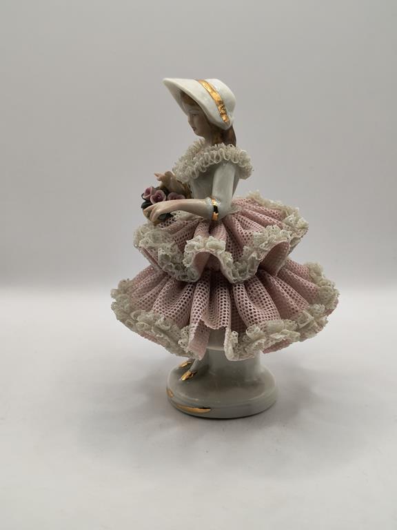 Figurka porcelanowa kobiety - Dresden, Niemcy