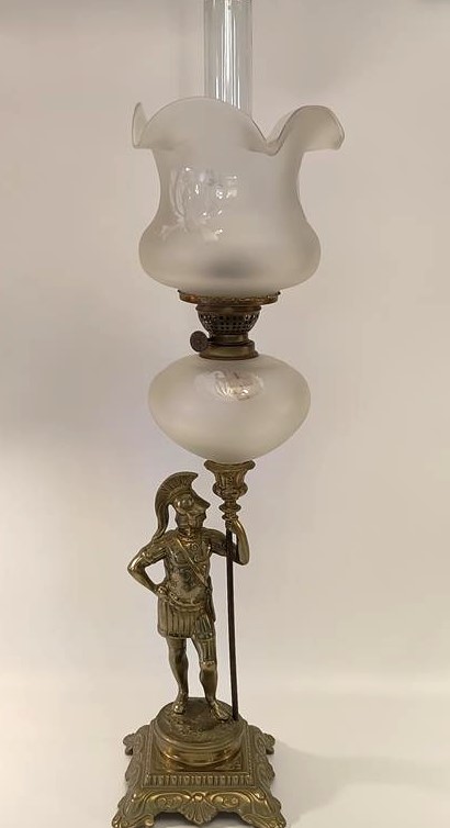 Figuralna lampa naftowa