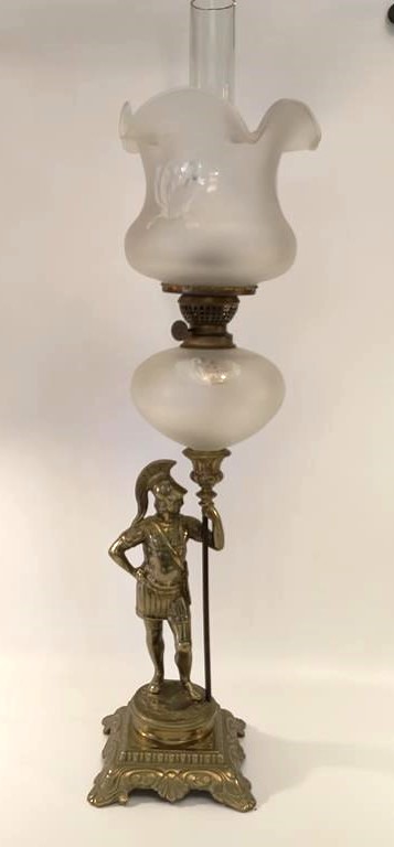 Figuralna lampa naftowa