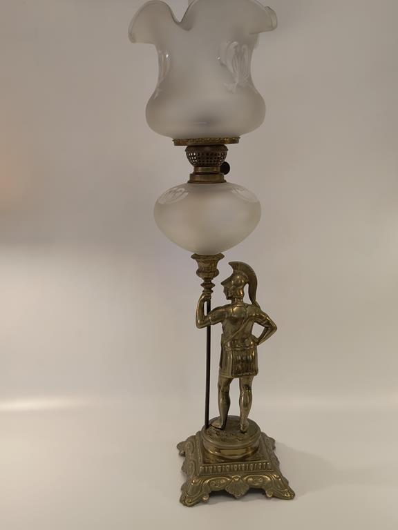 Figuralna lampa naftowa