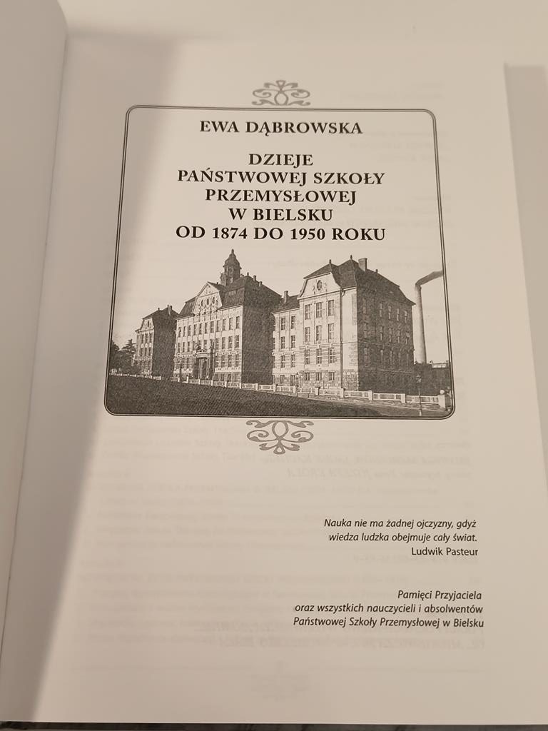 Książka "Dzieje Państwowej Szkoły Przemysłowej w Bielsku od 1874 do 1950 roku" Ewa Dąbrowska - z autografem autorki