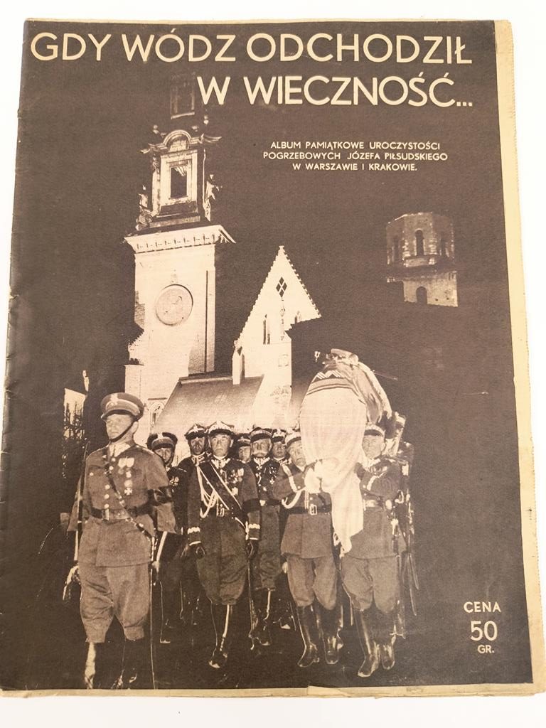 Album pamiątkowy z uroczystości pogrzebowych Józefa Piłsudskiego "Gdy wódz odchodził w wieczność", 1935 r.