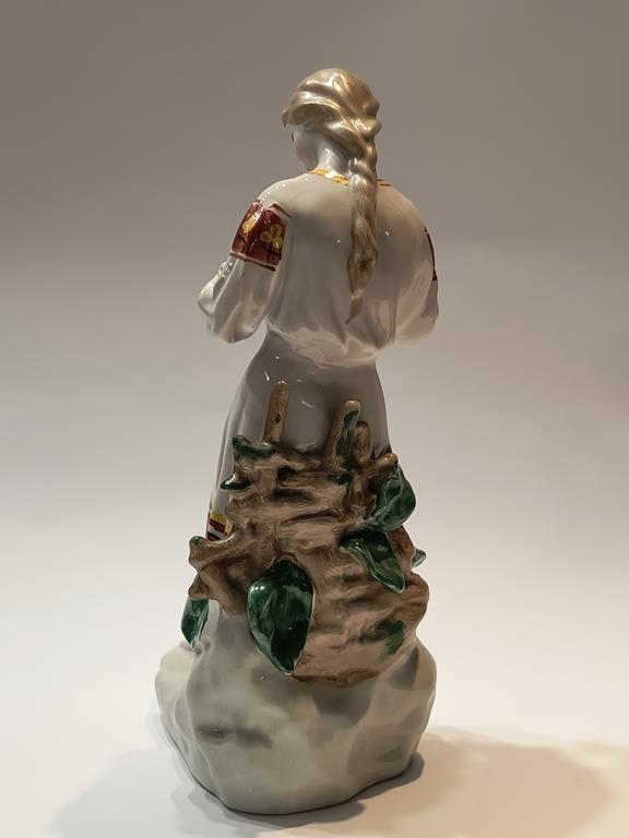 Figurka porcelanowa „Wróżenie z płatków", Połonne