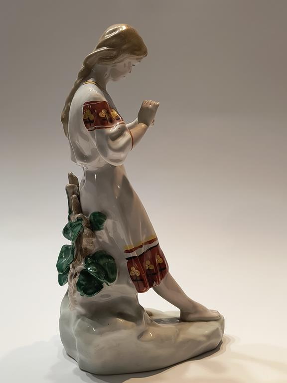 Figurka porcelanowa „Wróżenie z płatków", Połonne