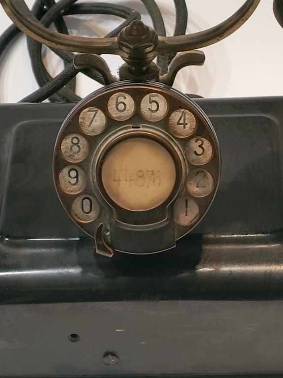 Stary telefon tarczowy, lata 30te