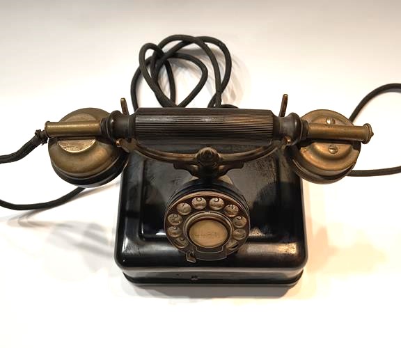 Stary telefon tarczowy, lata 30te