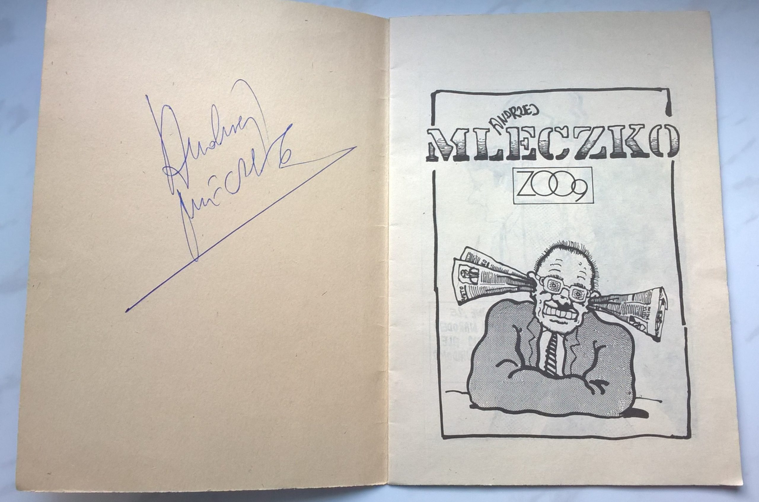 Książeczka - Andrzej Mleczko "ZOO IX - Życie codzienne w Polsce w drugiej połowie XX-ego wieku" - Z AUTOGRAFEM