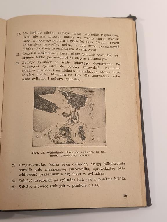 Książka "Motocykl WSK 125, Typy: M06-Z i M06-L - instrukcja obsługi i napraw", 1963 r.