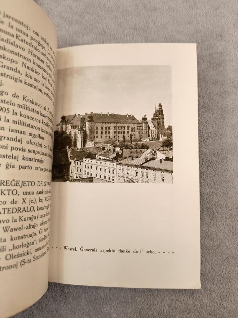 Książka w języku esperanto "Gvidlibro tra Kraków kaj Cirkauajoj" -  Przewodnik po Krakowie i Okolicy, 1931 r.