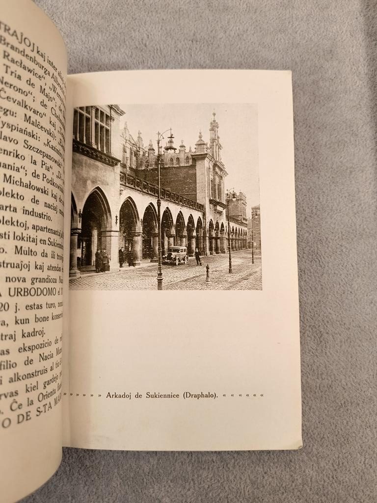 Książka w języku esperanto "Gvidlibro tra Kraków kaj Cirkauajoj" -  Przewodnik po Krakowie i Okolicy, 1931 r.