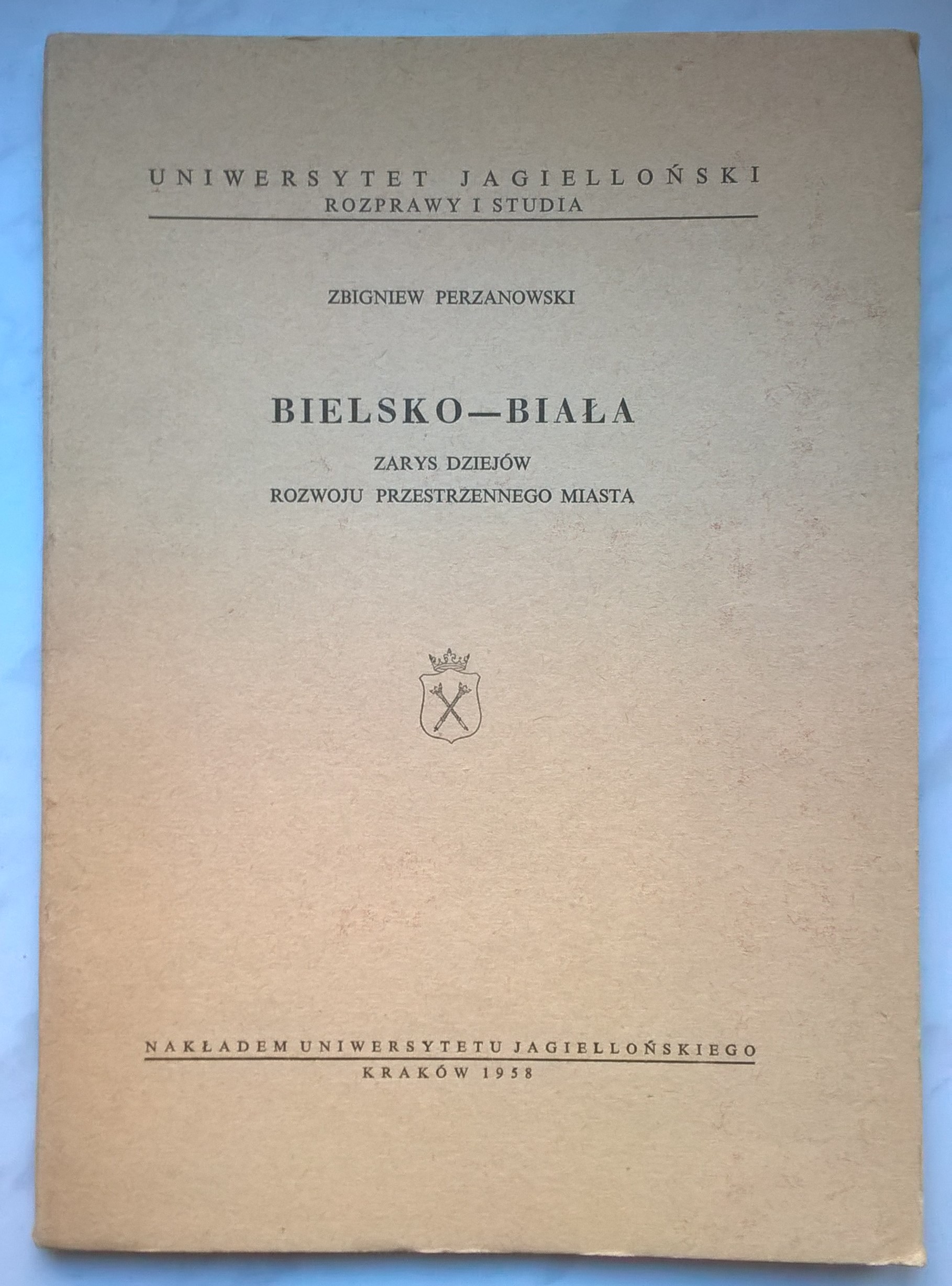 Książka "Bielsko-Biała. Zarys dziejów rozwoju przestrzennego miasta" Zbigniew Perzanowski, 1958 r.