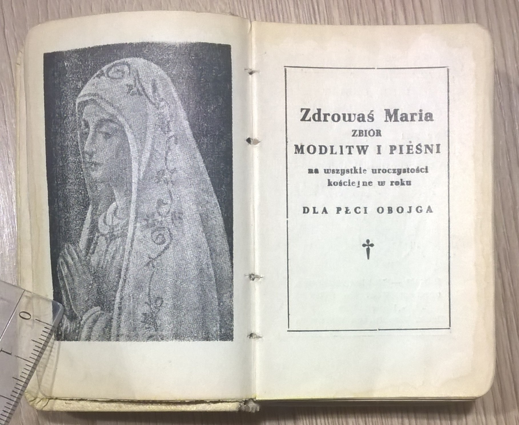 Książeczka - Pamiątka I-ej Komunii św. - Zdrowaś Maria. Zbiór modlitw i pieśni, 1949 r.