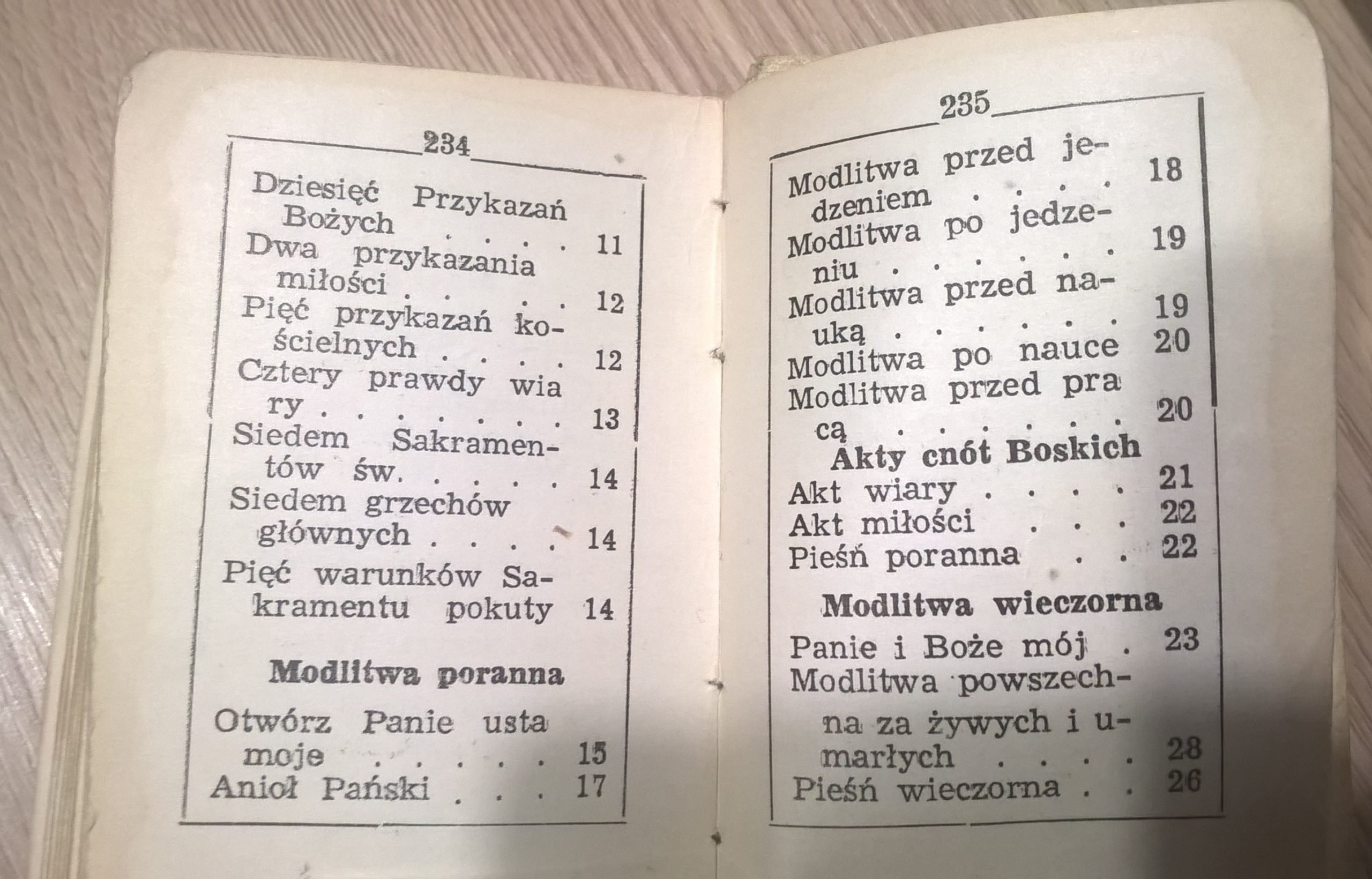 Książeczka - Pamiątka I-ej Komunii św. - Zdrowaś Maria. Zbiór modlitw i pieśni, 1949 r.