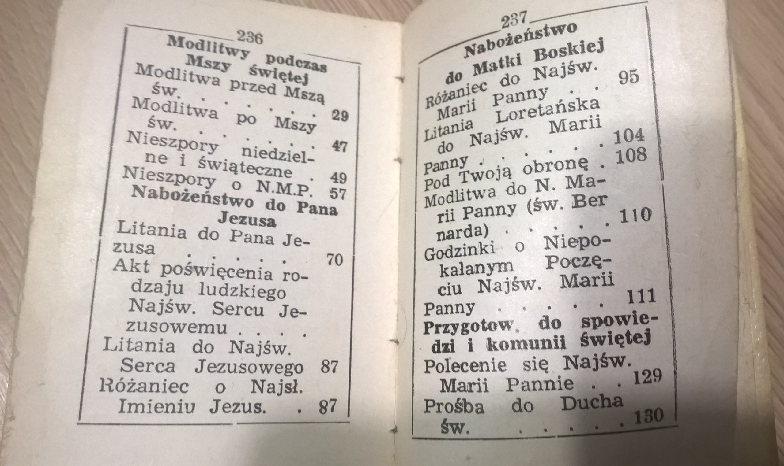 Książeczka - Pamiątka I-ej Komunii św. - Zdrowaś Maria. Zbiór modlitw i pieśni, 1949 r.