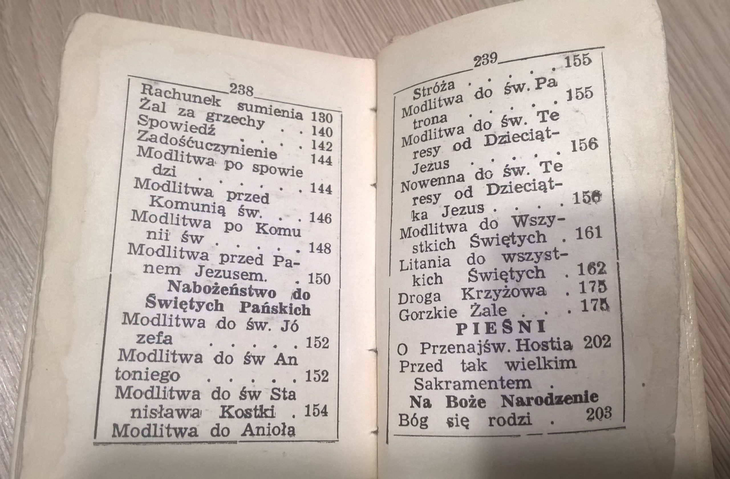 Książeczka - Pamiątka I-ej Komunii św. - Zdrowaś Maria. Zbiór modlitw i pieśni, 1949 r.