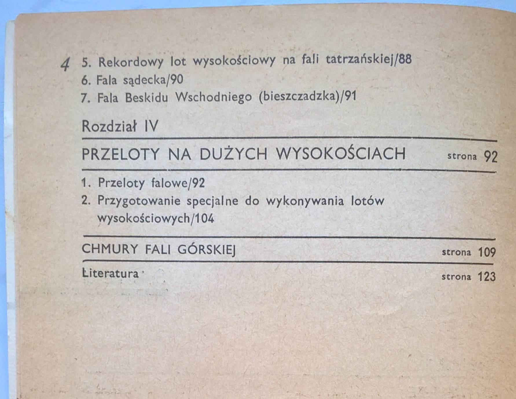 Książka "Aeroklub PRL. Szkolenie szybowcowe. Loty falowe" mgr inż. Wojciech Mozdyniewicz, 1976 r.