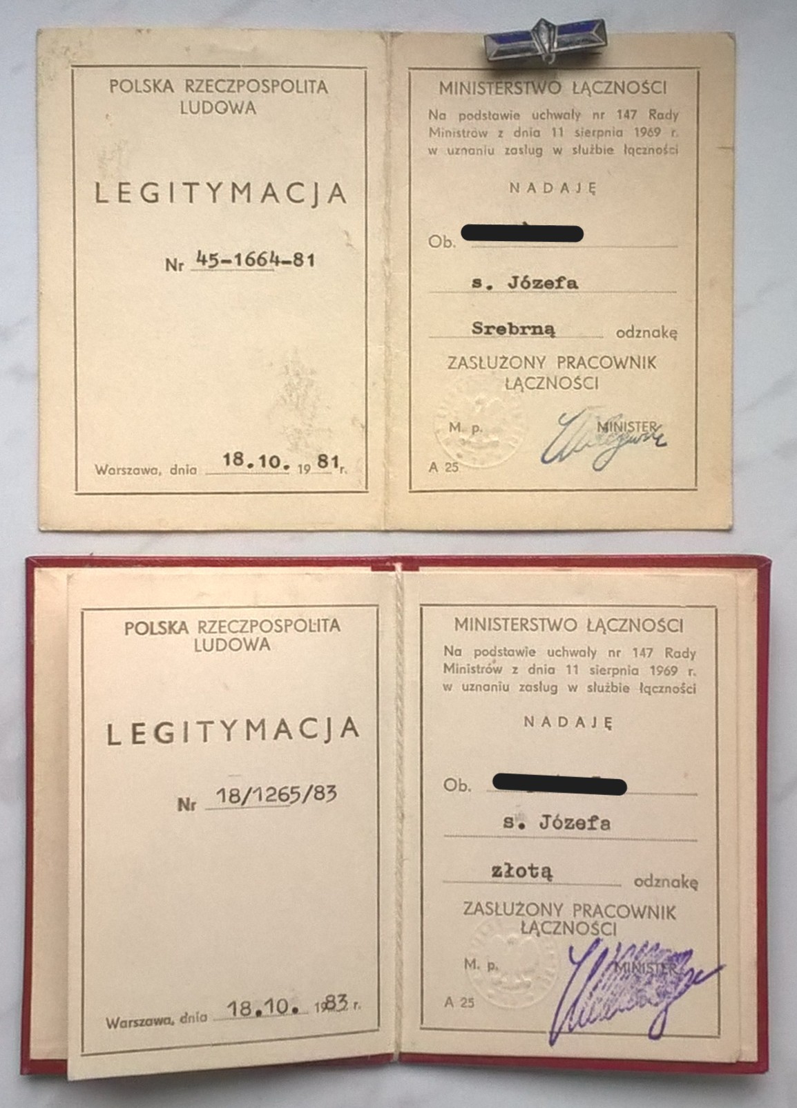 Legitymacje PRL, 1981 i 1983 r. - Zasłużony Pracownik Łączności plus odznaka srebrna