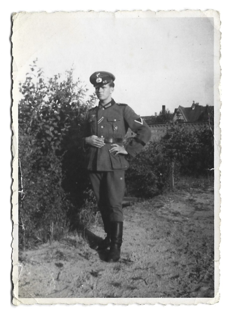 Zdjęcie żołnierza niemieckiego - Braunschwig (Brunszwik), 1943 r. - Foto Pernerstorfer, Bielitz (Bielsko)