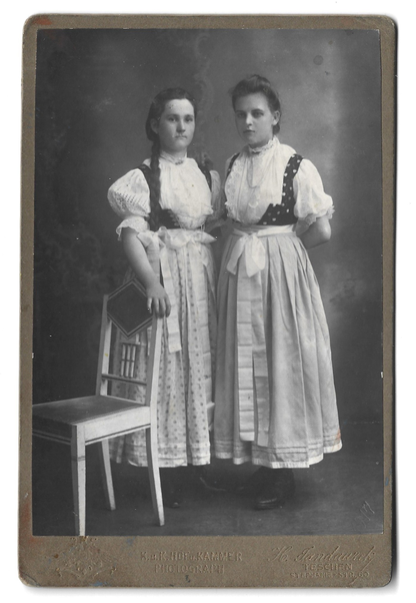 Zdjęcie kobiet w strojach ludowych - Teschen (Cieszyn)