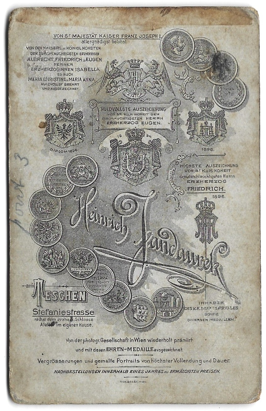 Zdjęcie portretowe kobiety - fot. H. Jandaurek, Teschen (Cieszyn)