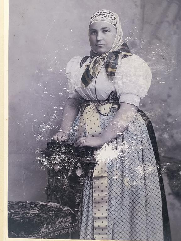 Zdjęcie - kobieta w stroju ludowym Teschen (Cieszyn)