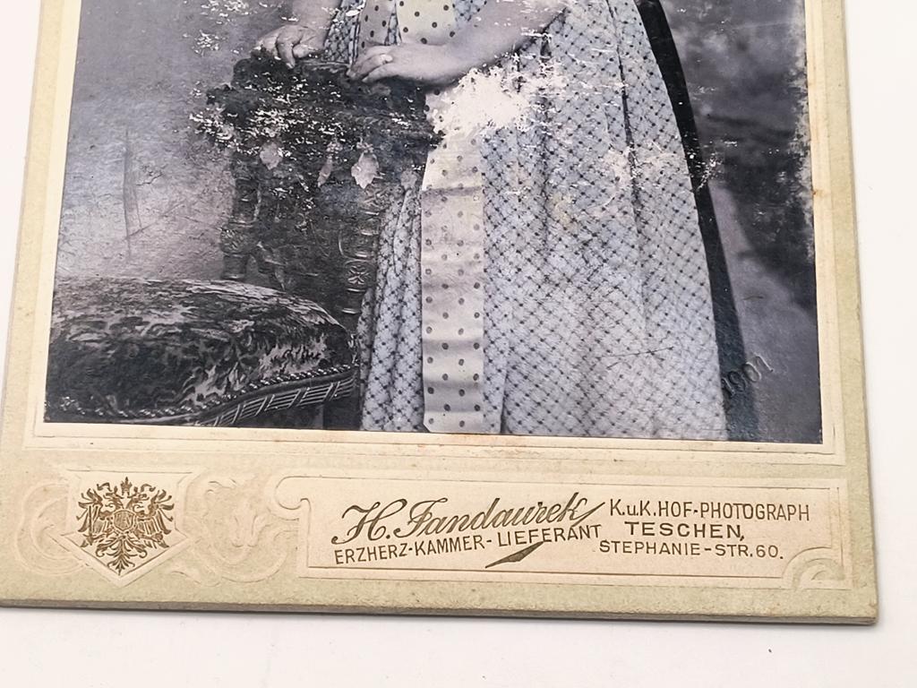 Zdjęcie - kobieta w stroju ludowym Teschen (Cieszyn)