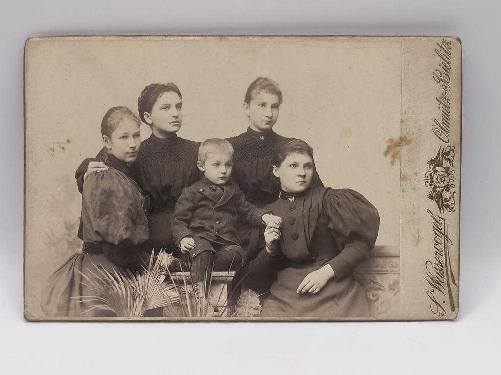 Zdjęcie rodzinne - fot. S. Wasservogel, Olmütz-Bielitz (Ołomuniec-Bielsko)