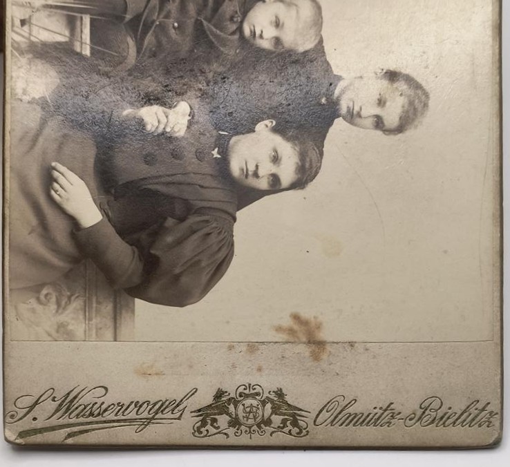 Zdjęcie rodzinne - fot. S. Wasservogel, Olmütz-Bielitz (Ołomuniec-Bielsko)