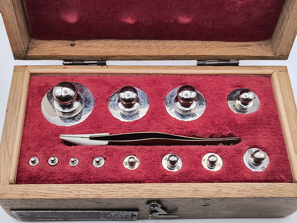 Odważniki do wagi laboratoryjnej - Spółdzielnia Pracy "Mechanika Precyzyjna" Warszawa, 1968 r.