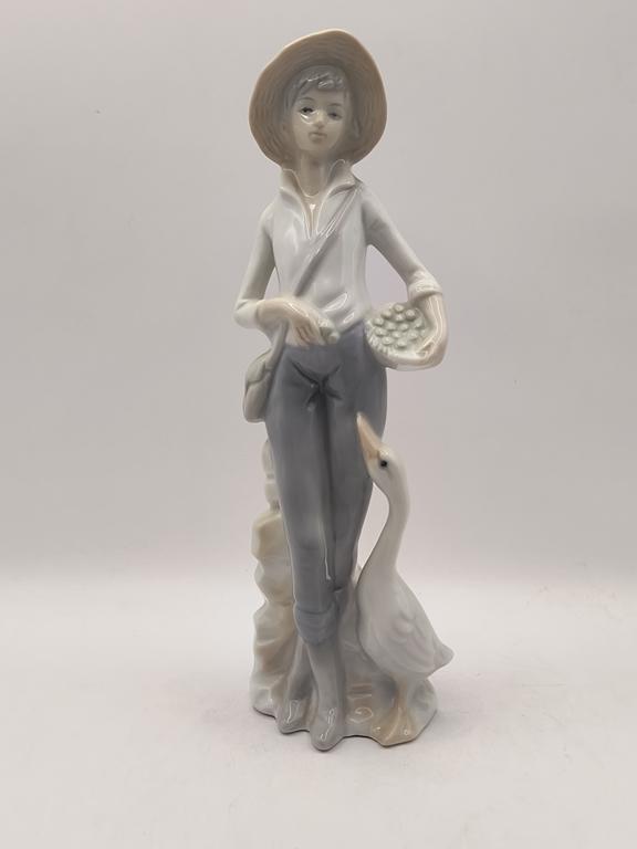 Figurka porcelanowa - gęsiarka