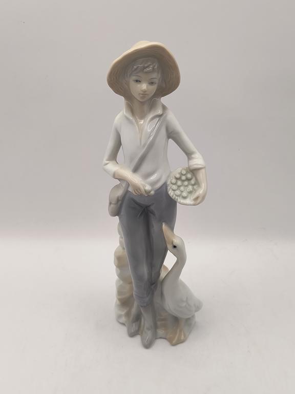 Figurka porcelanowa - gęsiarka