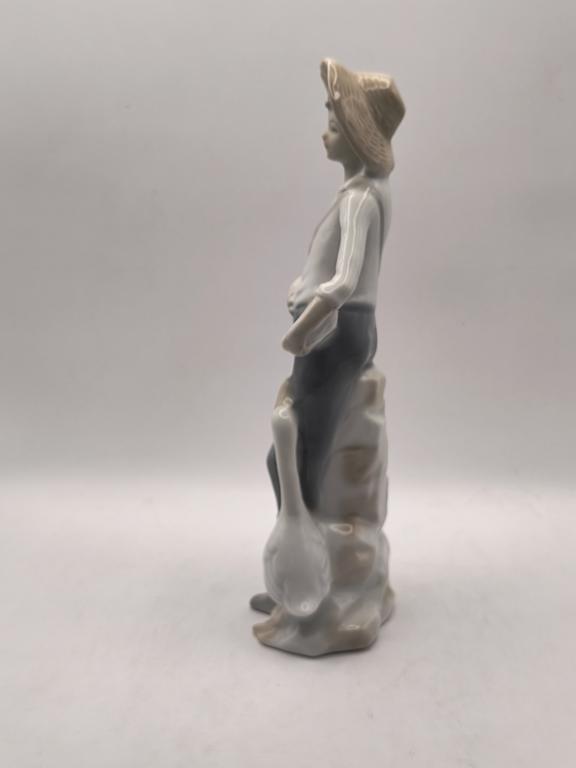 Figurka porcelanowa - gęsiarka