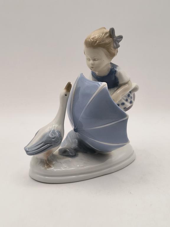 Figurka porcelanowa - dziewczynka z gąską - GRAFENTHAL