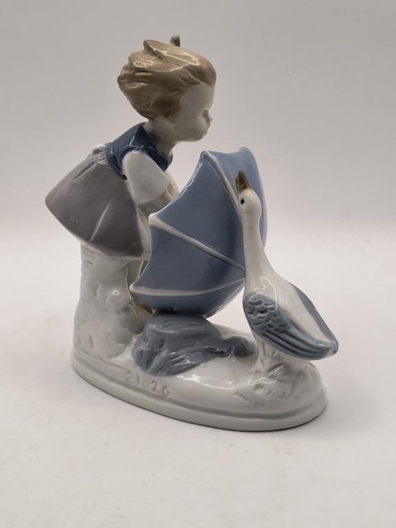 Figurka porcelanowa - dziewczynka z gąską - GRAFENTHAL