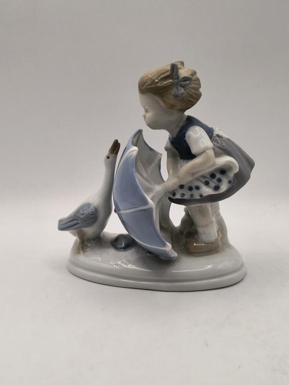 Figurka porcelanowa - dziewczynka z gąską - GRAFENTHAL