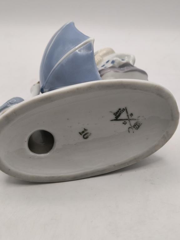 Figurka porcelanowa - dziewczynka z gąską - GRAFENTHAL