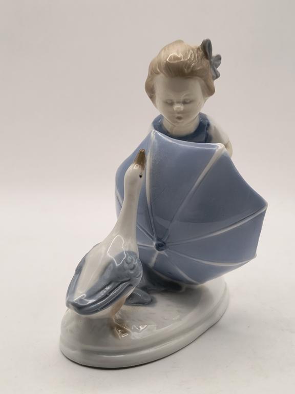 Figurka porcelanowa - dziewczynka z gąską - GRAFENTHAL