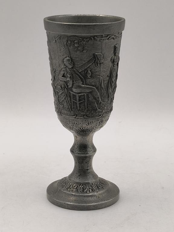 Kieliszek ozdobny z cyny