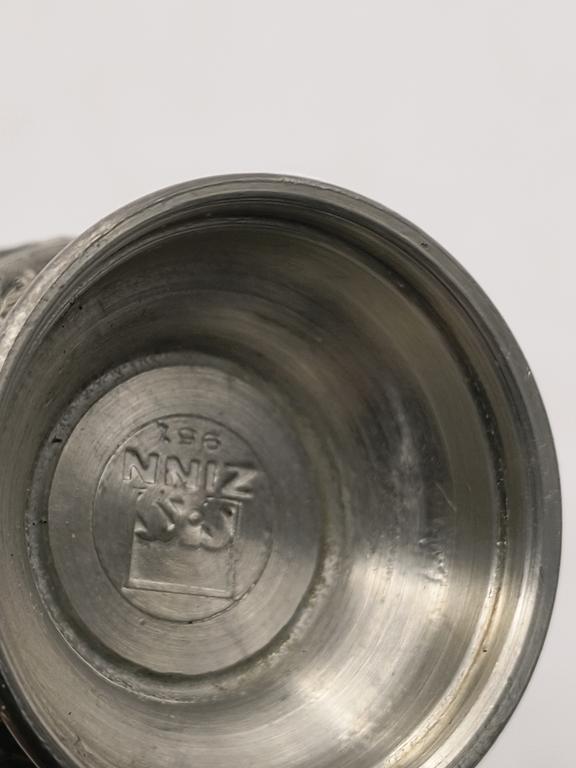 Cynowy kieliszek z motywem myśliwskim