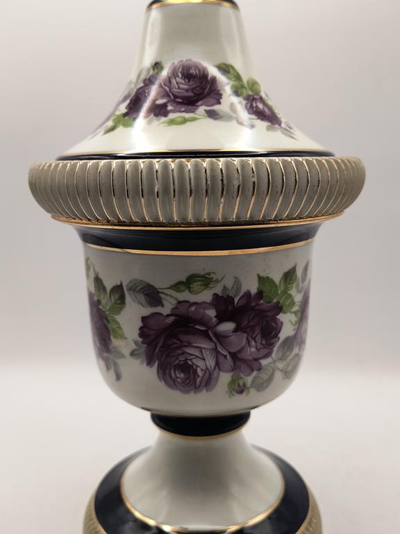 Porcelanowy pojemnik z pokrywą