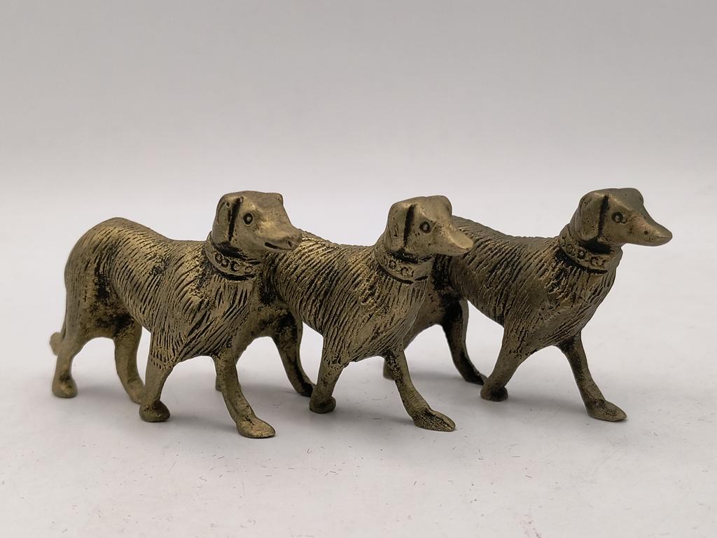 Mosiężne figurki psów